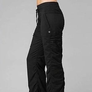 Lululemon A6 size black nylon - size 6 in Lululemon which is size small